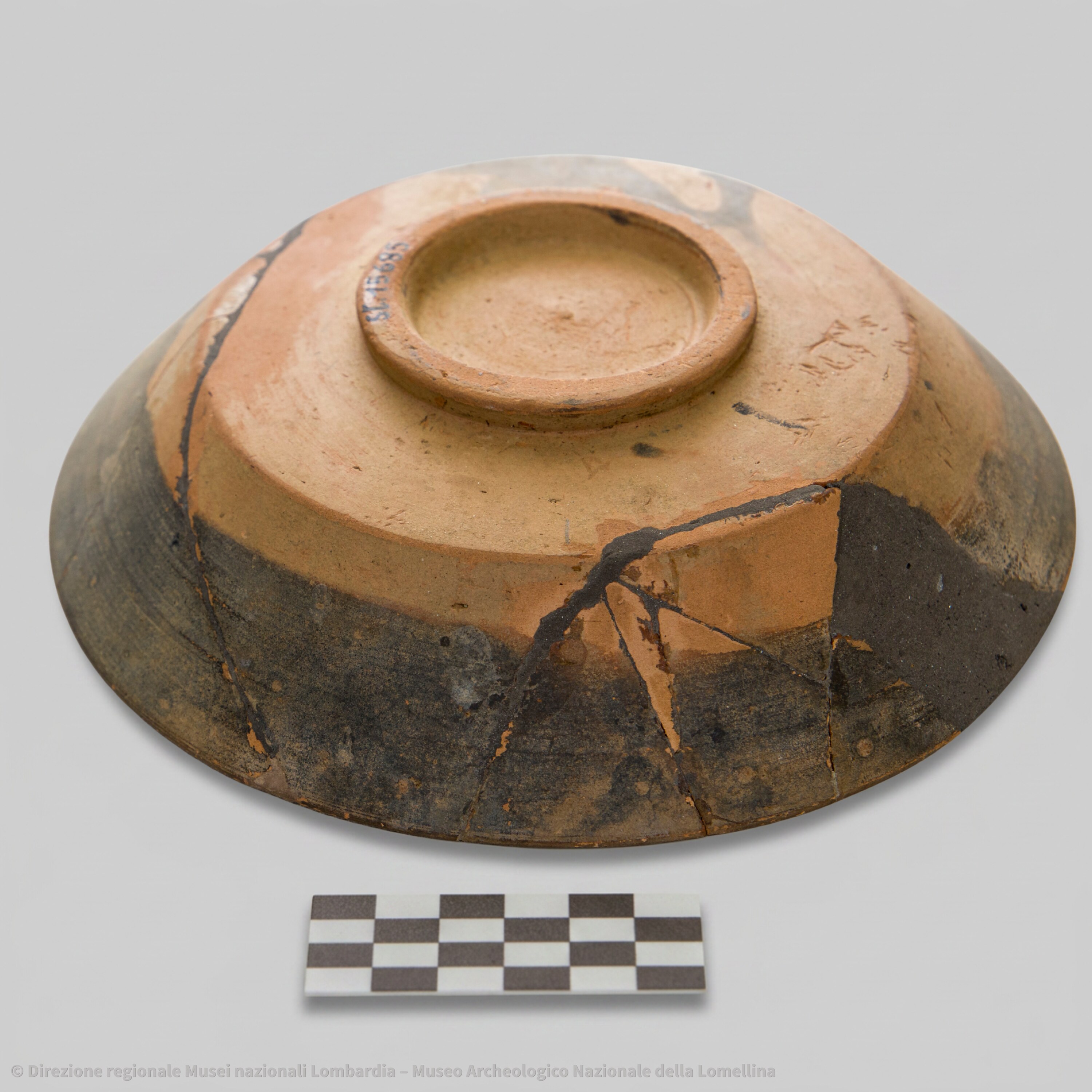 Patera n. inv. 15685, verso