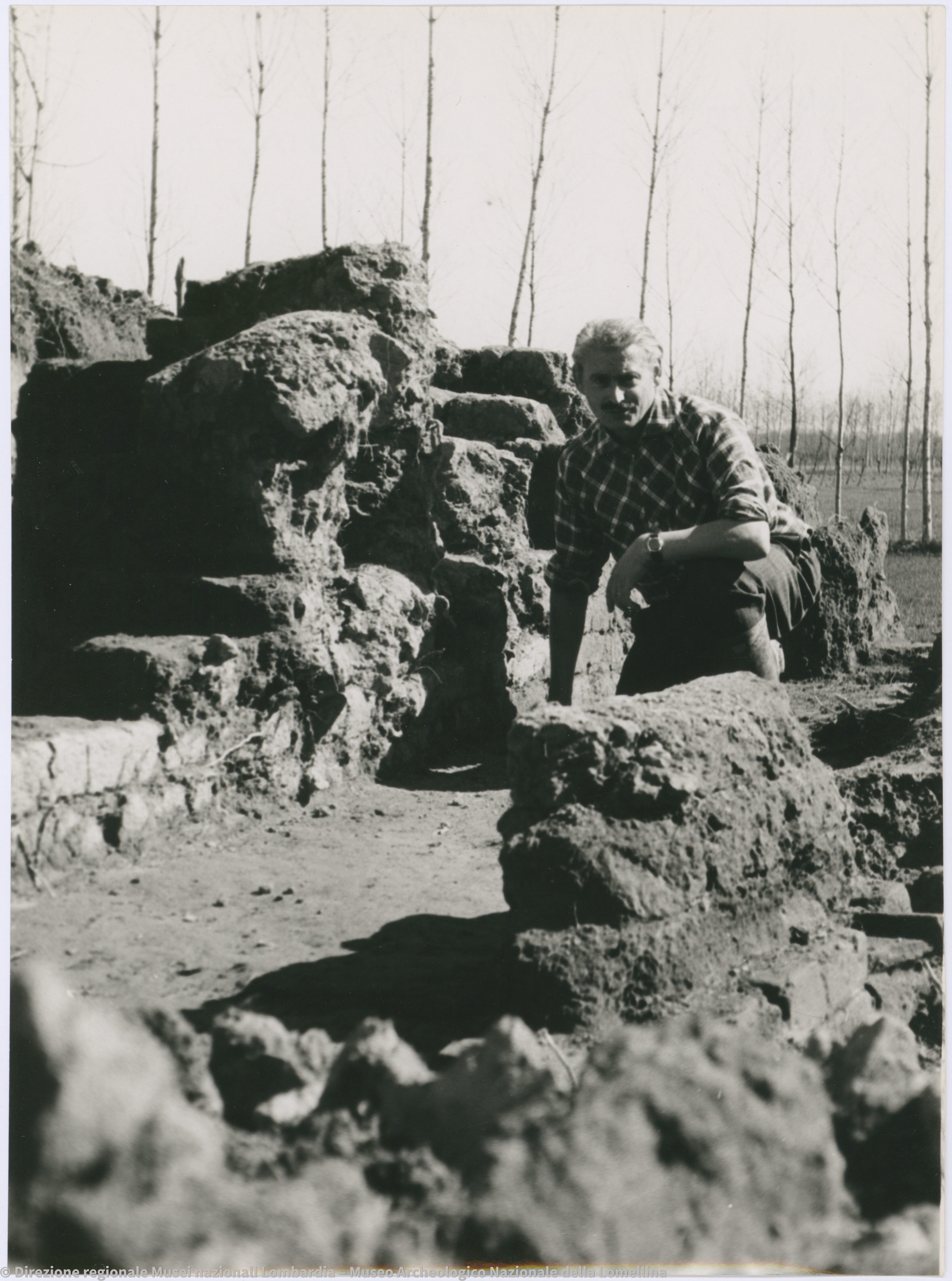 Viewer IIIF con fotogramma ingrandito e verso annotato della fornace romana del podere Passerini